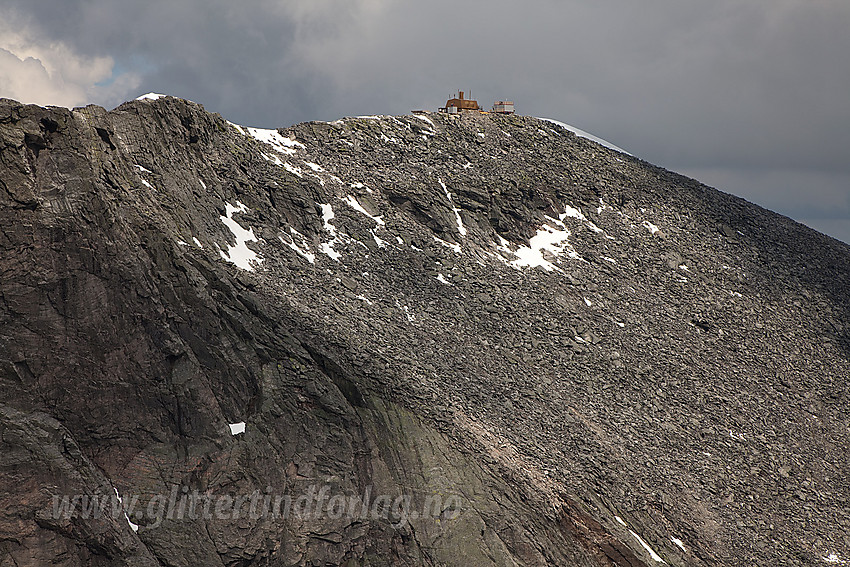 Litt nedenfor Hettpiggen med blikk bort mot Stortoppen på Snøhetta (2286 moh).