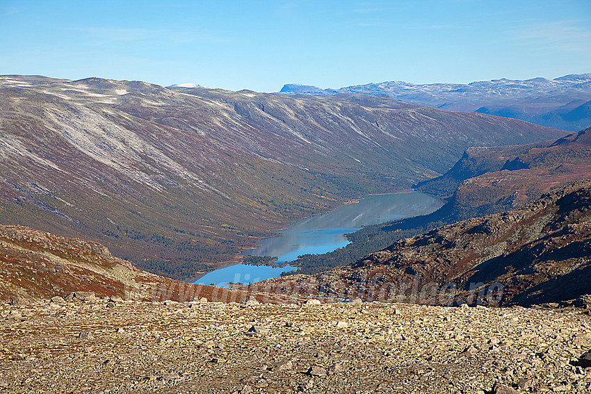 Utsikt nordover mot Sota Sæter og Liavatnet fra en tur til Tverrådalskyrkja.