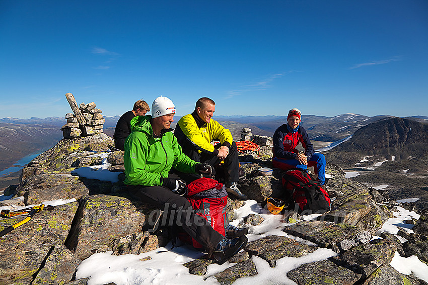 På toppen av Nørdre Tverrådalskyrkja på en tur til Tverrådalskyrkja fra nord.