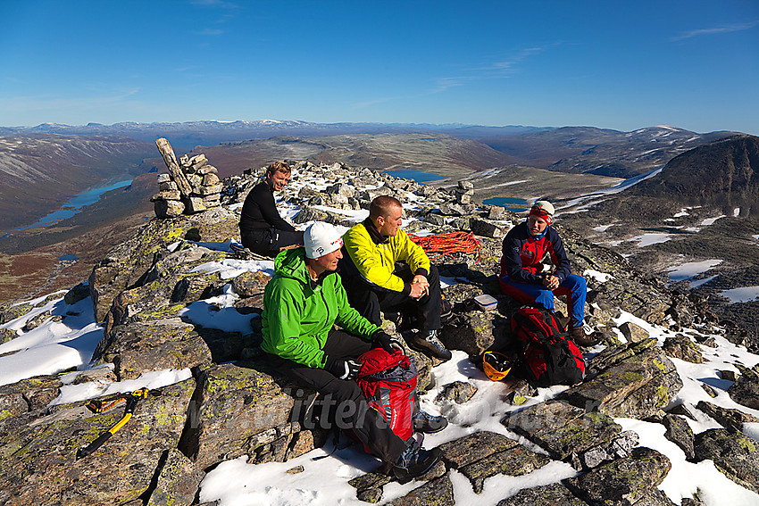 På toppen av Nørdre Tverrådalskyrkja på en tur til Tverrådalskyrkja fra nord.