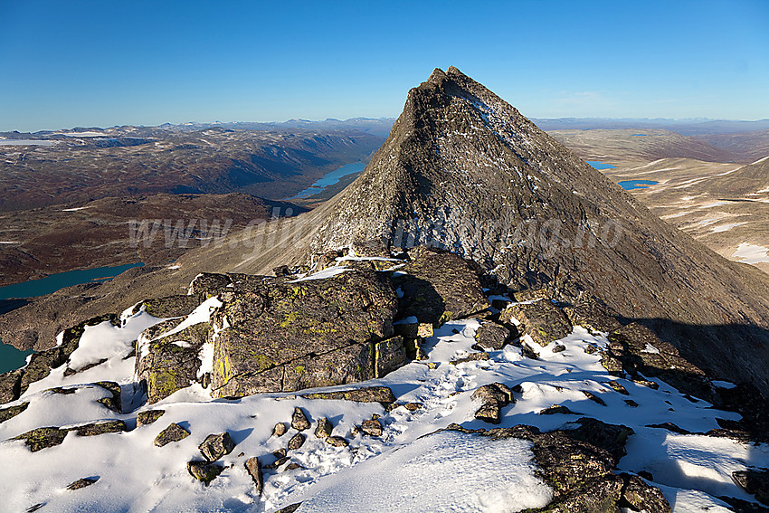 Fra Søre Tverrådalskyrkja mot Tverrådalskyrkja (2088 moh).