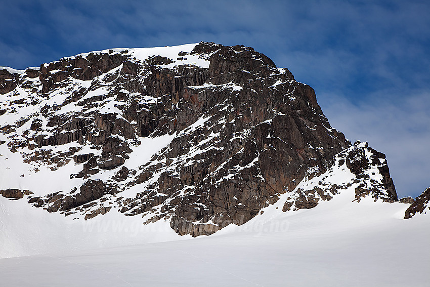 Fra Skarvflyløyfttbrean mot Skarvflyløyfttinden (2250 moh).