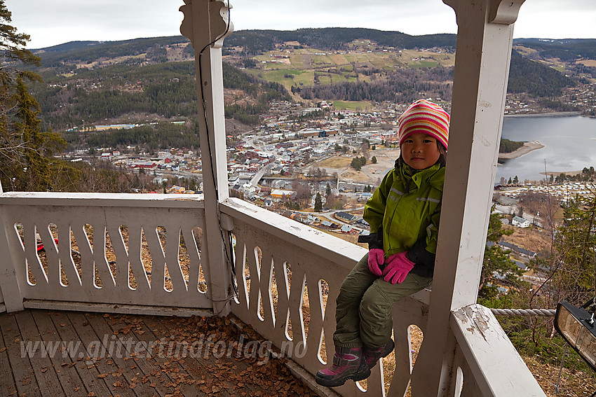 I Paviljongen på Kviteberg med Fagernes i bakgrunnen.