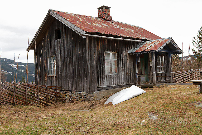 Bagnsbergene gård, åsted for dramatiske trefninger i april 1940. Gården er i dag et krigsminnesmerke med et lite museum.