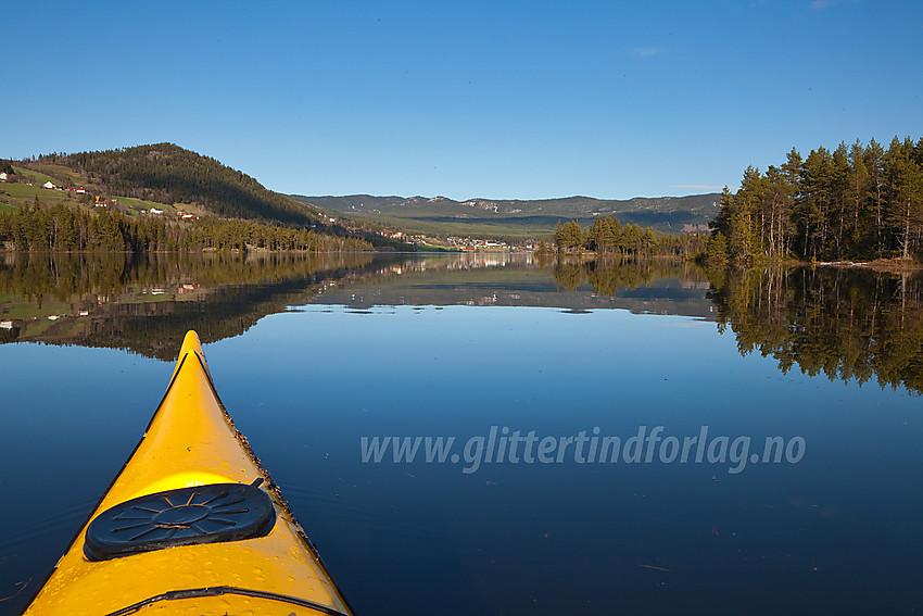 Padling på Heggefjorden med Heggenes i det fjerne.