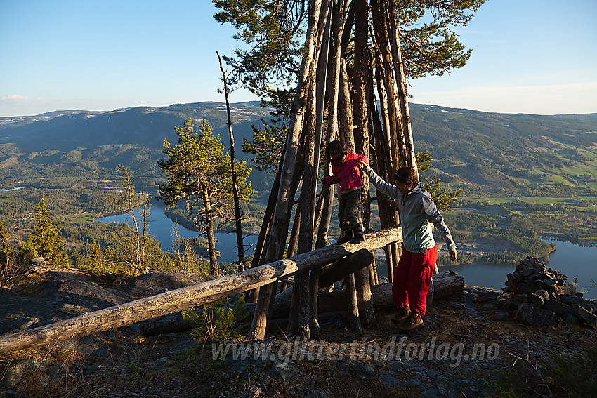 Vårkveld på Vardeberget i Aurdal.