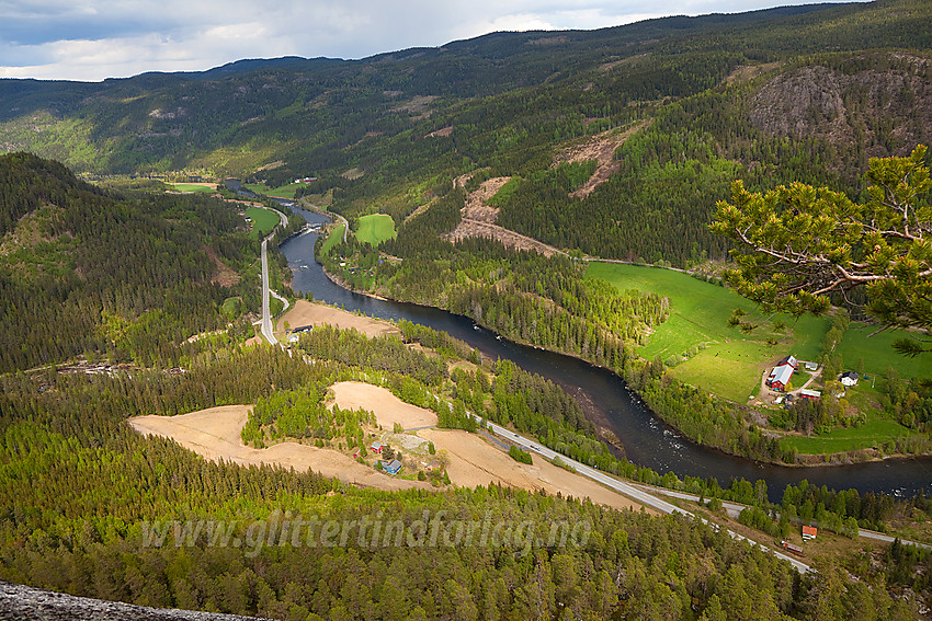 Utsikt fra Kristiansmokollen i Sør-Aurdal mot E16, Begnadalen og Begna.