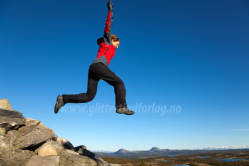 Morgenfriskt hopp fra varden på Goaren (1070 moh) i Etnedal.