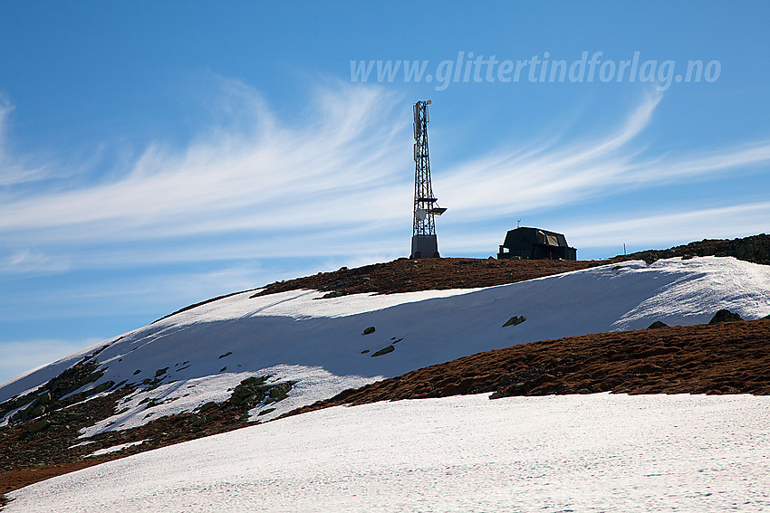 Toppen på Spåtind (1414 moh) med den karakteristiske radiolinkstasjonen.