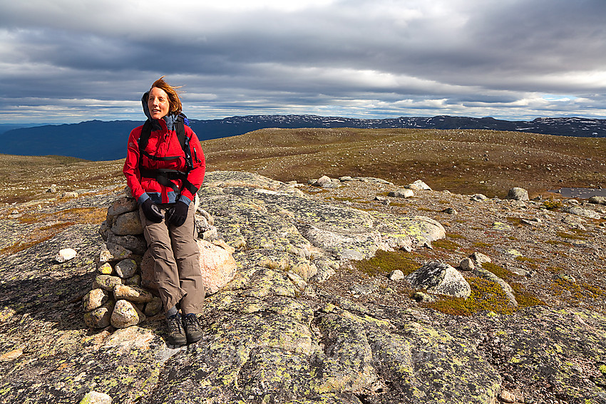 På toppen av Langtjernkollen (1148 moh), høyeste topp på Manfjellet i Vassfaret.