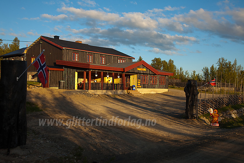 Sommerkveld ved Lenningen Fjellstue.