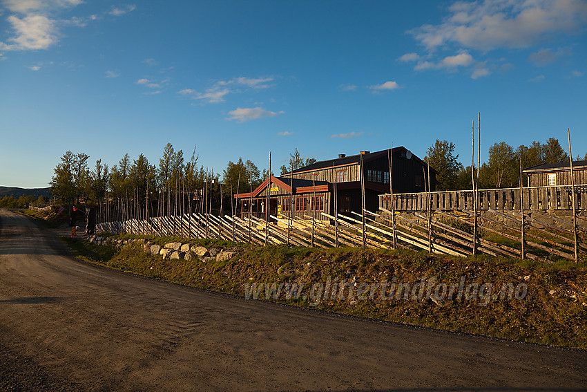 Sommerkveld ved Lenningen Fjellstue.