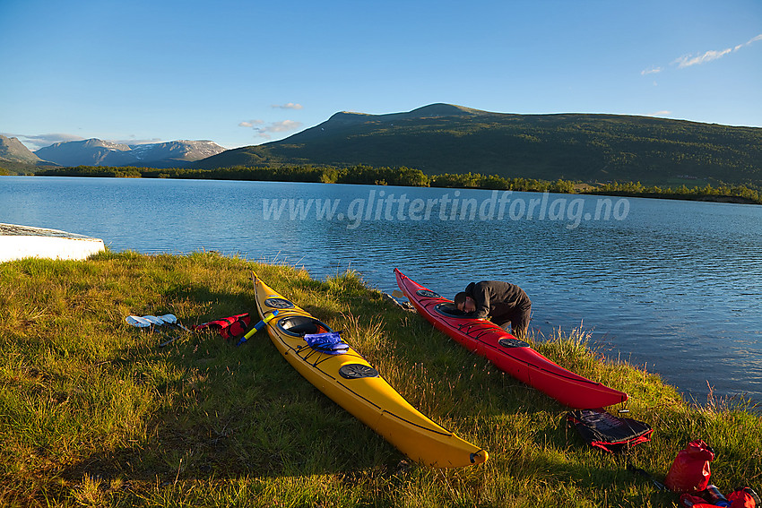 Klar for padling på Bukonefjorden (Storfjorden) en sommermorgen.