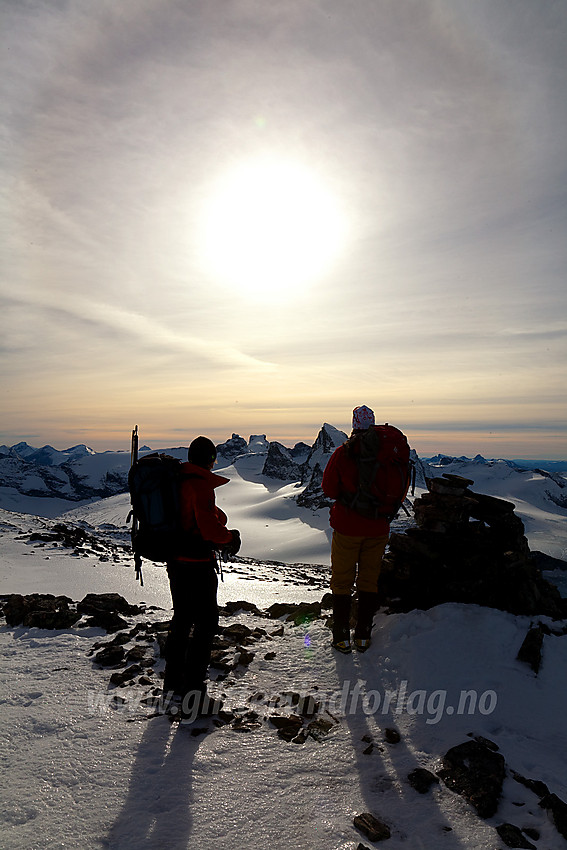 På Veslbreatinden (2092 moh) med utsikt sørover i retning Smørstabbtindane.