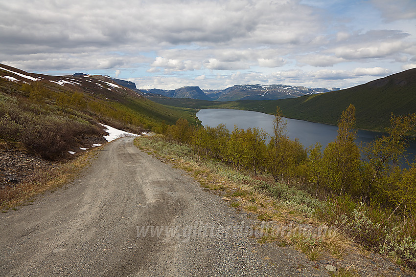 På vei ned fra Smådalsfjellet mot Helin.