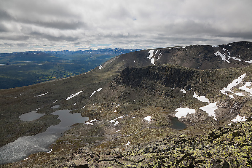 Fra pynten øst for Mjellknapp mot Hensfjellet og utløperen fra Møsåkerkampen.