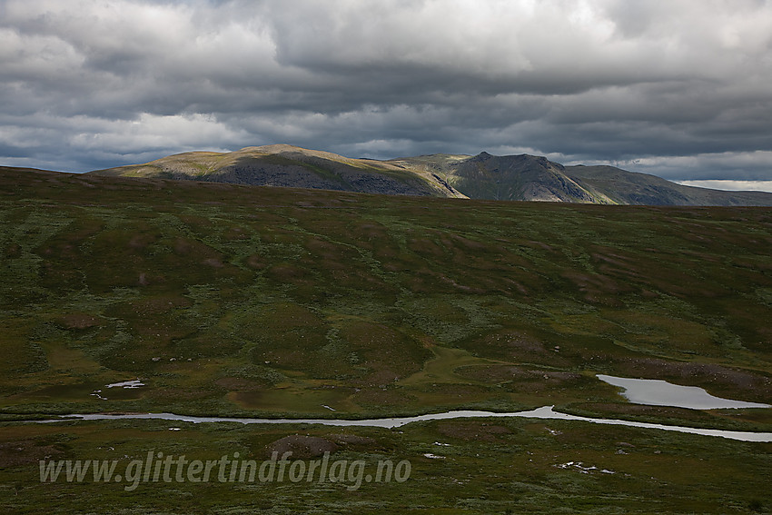 Smådalen og Smådalsfjellet med Gilafjellet i bakgrunnen.