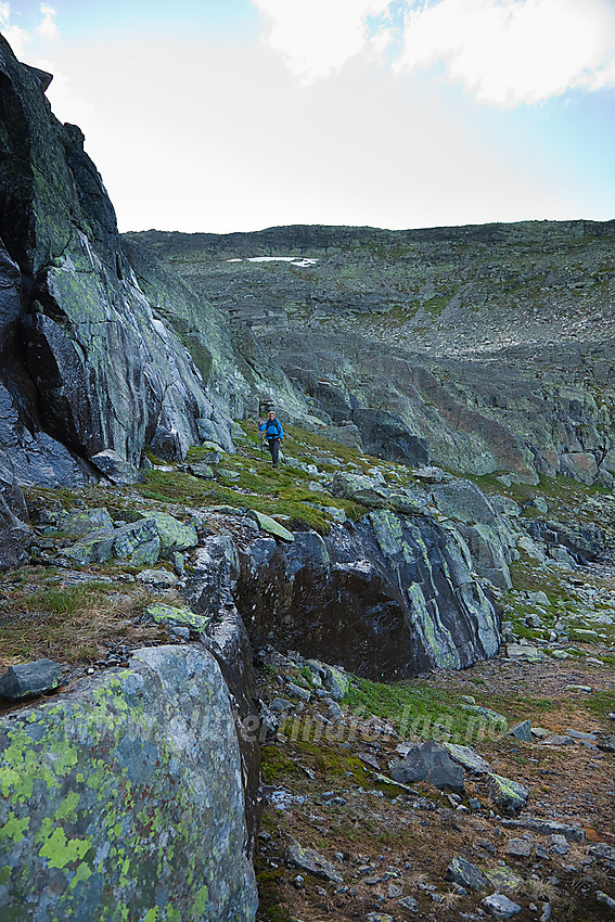 På vei ned Trongebytte fra Rankonøse mot Smådalen. En trang "dal" med mye hyller, skrenter og avsatser. Et artig landskap!