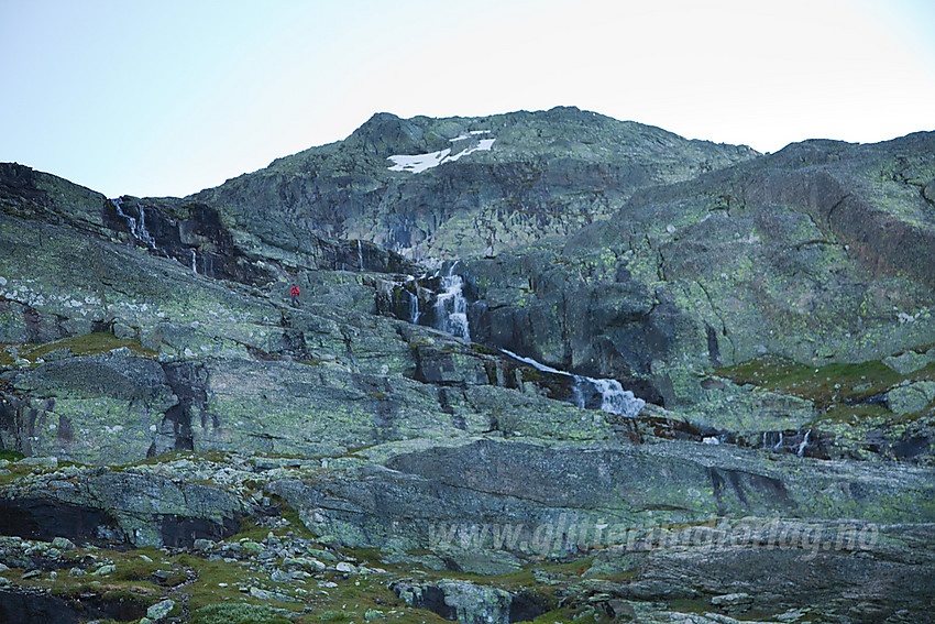 På vei ned Trongebytte fra Rankonøse mot Smådalen. En trang "dal" med mye hyller, skrenter og avsatser. Et artig landskap!