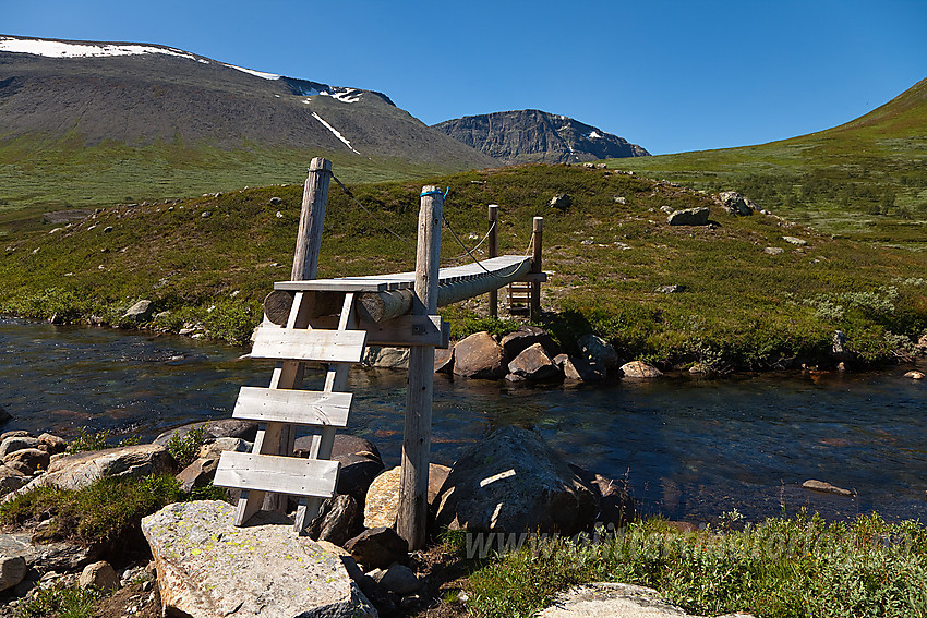 I Smådalen ved Hestebottbrue. I bakgrunnen ses Ranastongi (1900 moh).