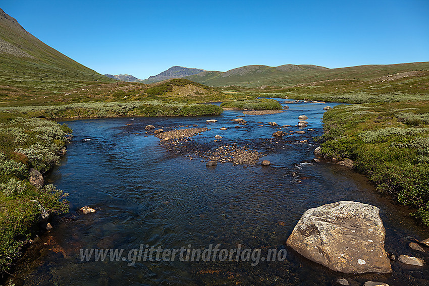 I Smådalen med blikk oppover dalen mot Smådalsfjellet og Grindane.