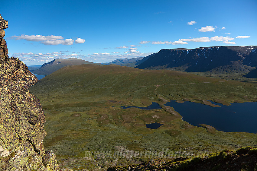 Fra sørflanken oppunder Grindane mot Grindatjednet, Smådalsfjellet og Rankonøse.