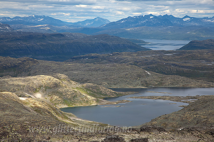 Utsikt fra Berdalseken i retning Tyin og Jotunheimen.