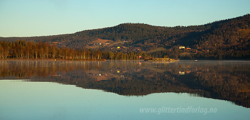 Morgenstemning på Steinsetfjorden i Etnedal.