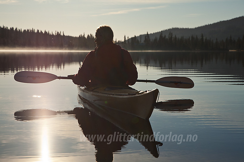 Padling på Steinsetfjorden en høstmorgen.