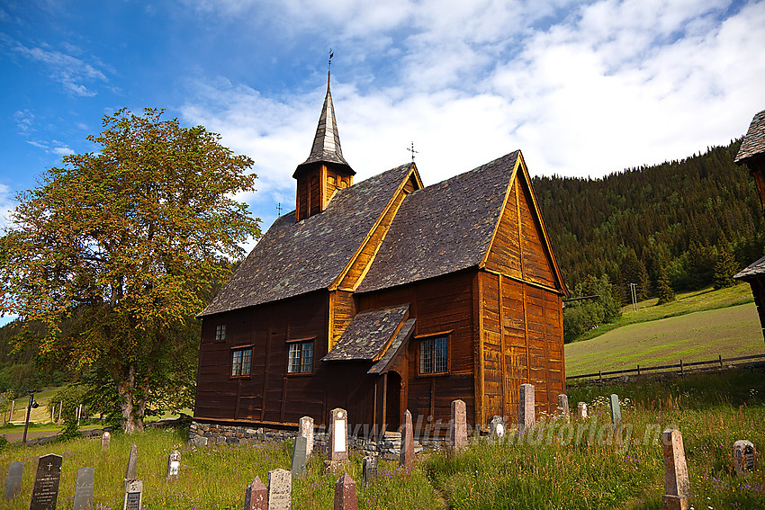 Lomen stavkirke i Vestre Slidre.