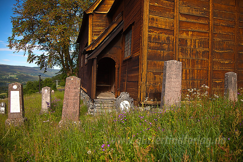 Lomen stavkirke i Vestre Slidre.