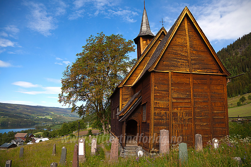 Lomen stavkirke i Vestre Slidre.