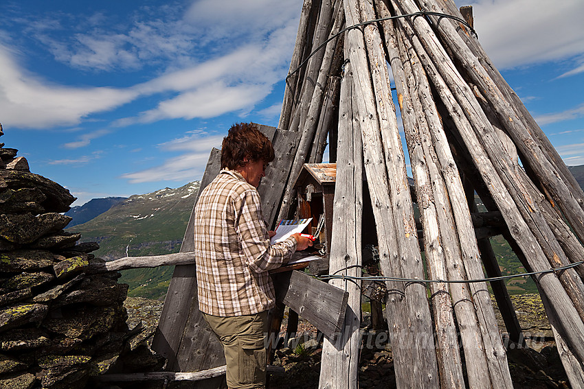 På toppen av Hugakøllen (1131 moh) i Vang.