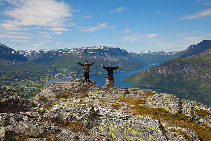 Flott utsikt fra Hugakøllen mot Vangsmjøse og Bergsfjellet.