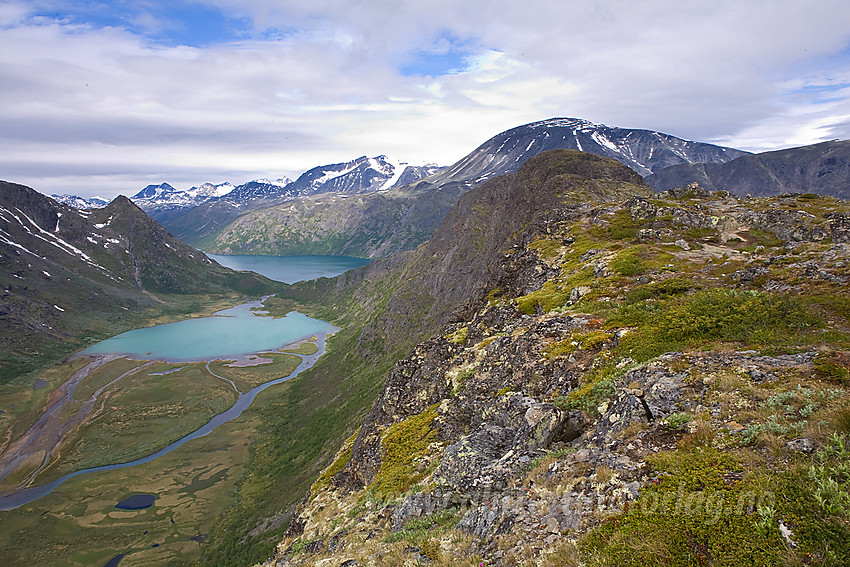 På Knutshøryggen mot Leirungsdalen med Øvre Leirungen.