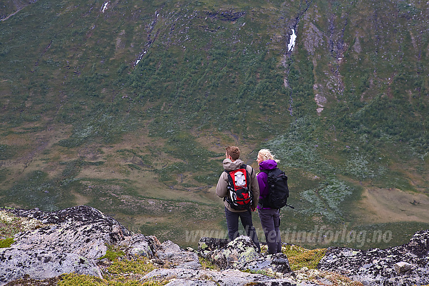 Utsikt fra Knutshøryggen mot Leirungsdalen.