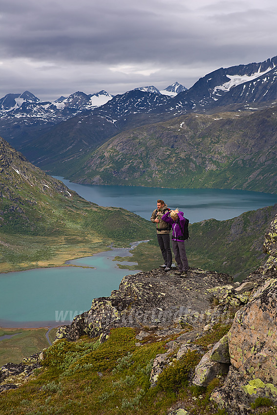 Utsikt fra Knutshøryggen mot Leirungsdalen med Øvre Leirungen.