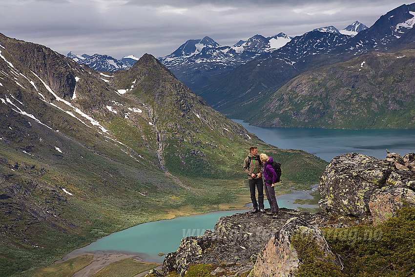 Utsikt fra Knutshøryggen mot Leirungsdalen med Øvre Leirungen.