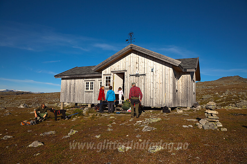 Fjellvandrere fremme ved Tomashelleren.