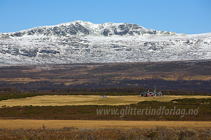 Ved Kvitfeten i Øystre Slidre med telelinse mot Søre Langsua (1520 moh).