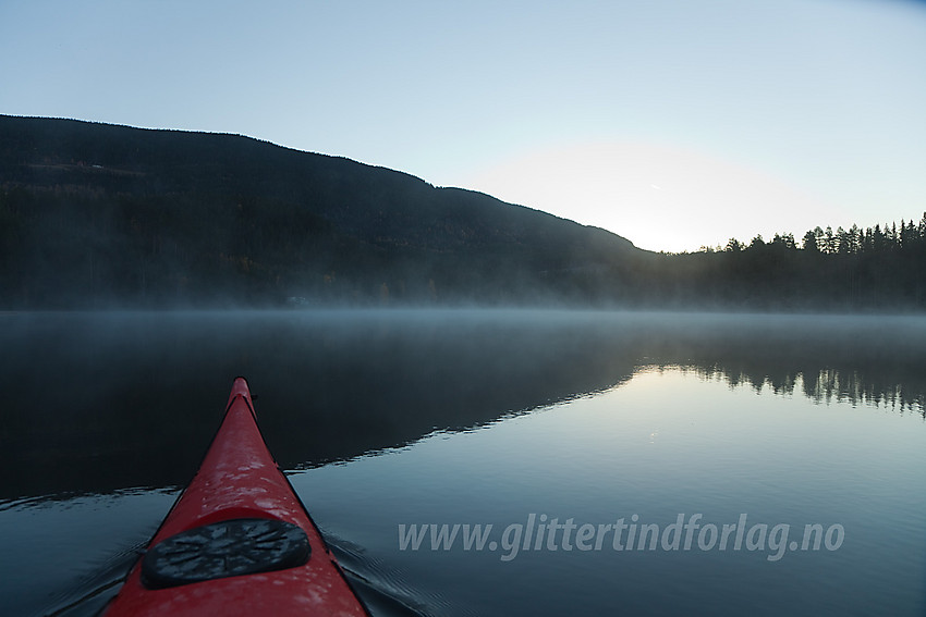 Padling på Aurdalsfjorden. Her like ved Aurdal Fjordcamping.