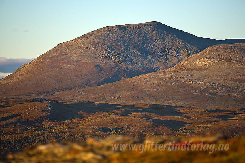 Med telelinse fra Bukonefjellet mot Skogshorn (1728 moh).