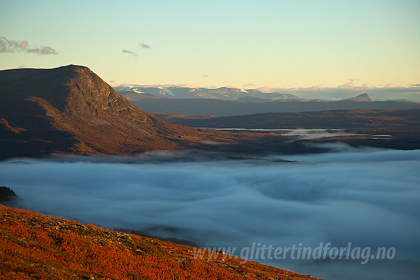 Fra Bukonefjellet mot Nåsakampen (1449 moh) og videre mot Syndin og Jotunheimen.