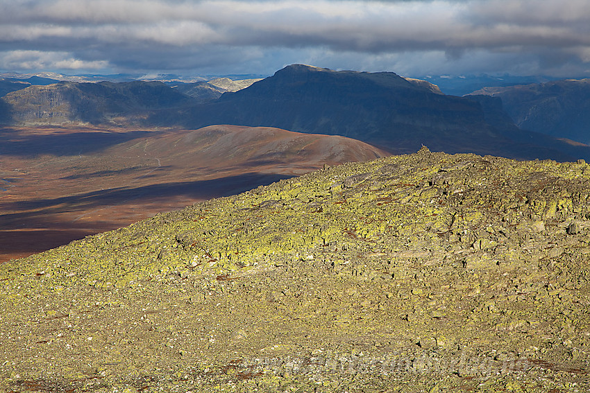 Fra Jørungilknappen mot Smådalsfjellet og Grindane.