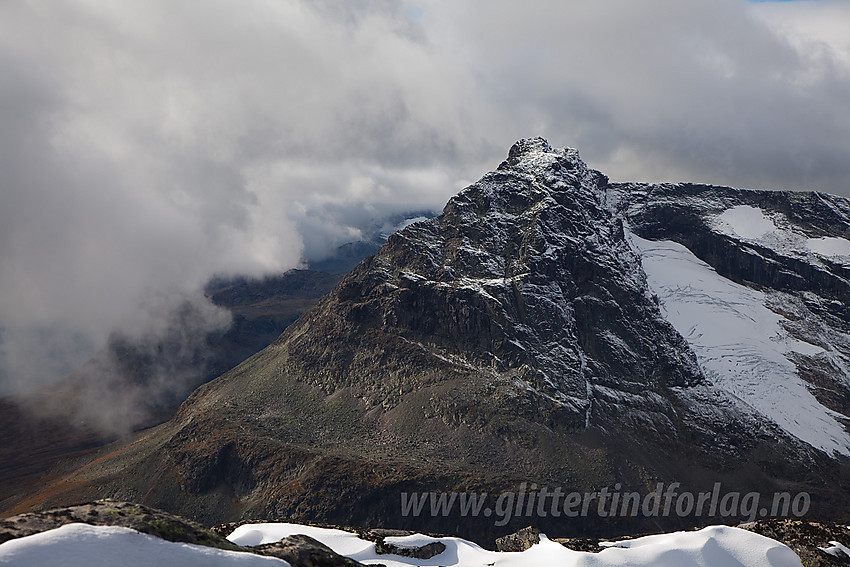 Fra Nørdre Kalvehølotinden mot Øystre Torfinnstinden (2120 moh).