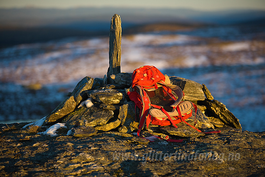 Varden på den høyeste toppen på Rennefjellmassivet (1152 moh). Det er ikke mange som går på denne toppen, de aller fleste går på nabotoppen, 1149 moh.