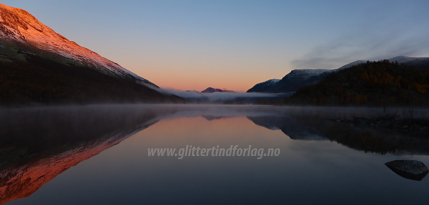 Ved Strøsfjorden helt i sørenden av Helin en vidunderlig frisk høstmorgen.