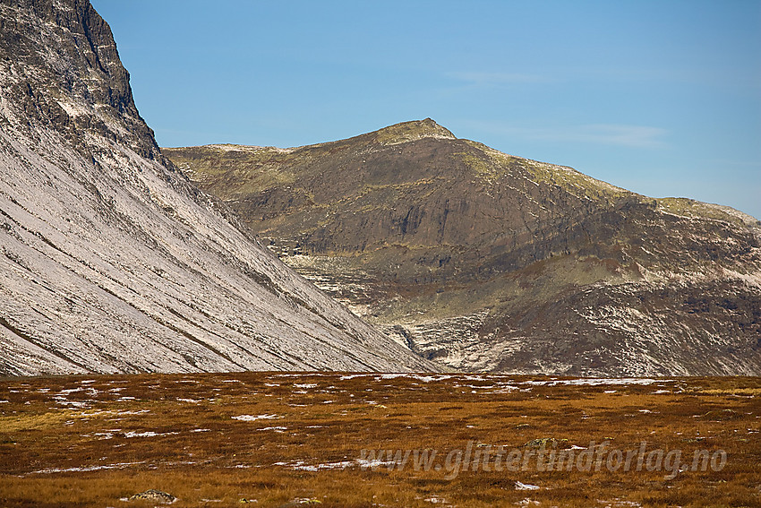 Fra Smådalsfjellet med telelinse mot Kvannebakknøse (1535 moh).