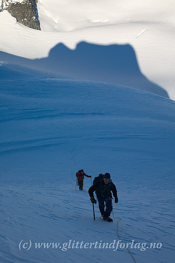 På vei opp siste bratte snøbakken til Storebjørn (2222 moh.)