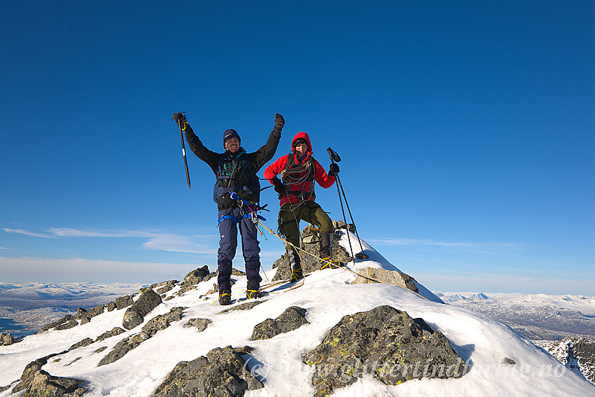 Jubel på toppen av Storebjørn (2222 moh.)